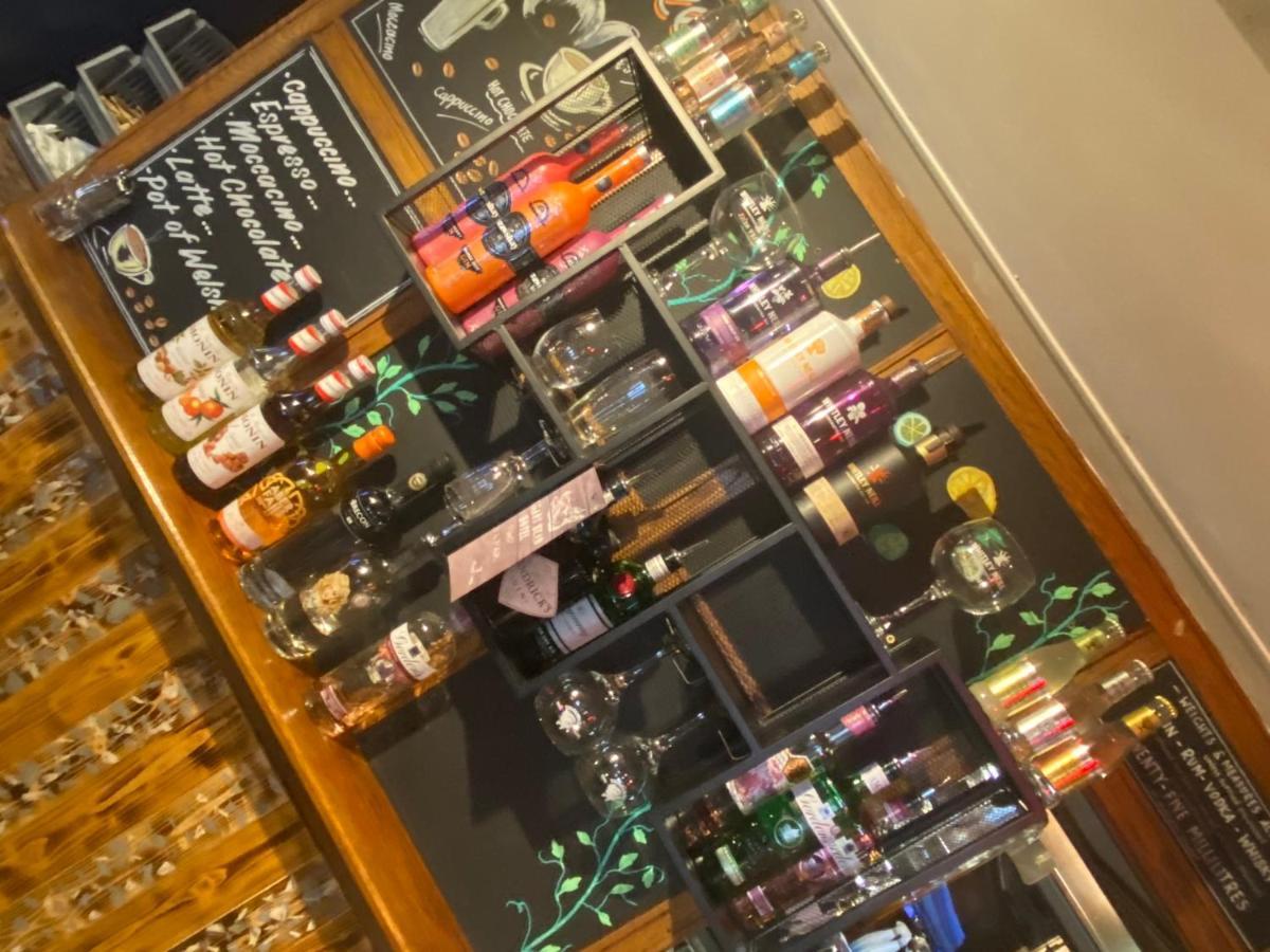 Boars Head Hotel Carmarthen Luaran gambar