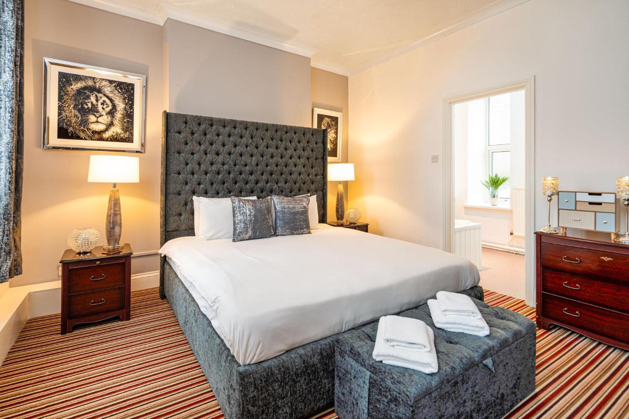 Boars Head Hotel Carmarthen Luaran gambar