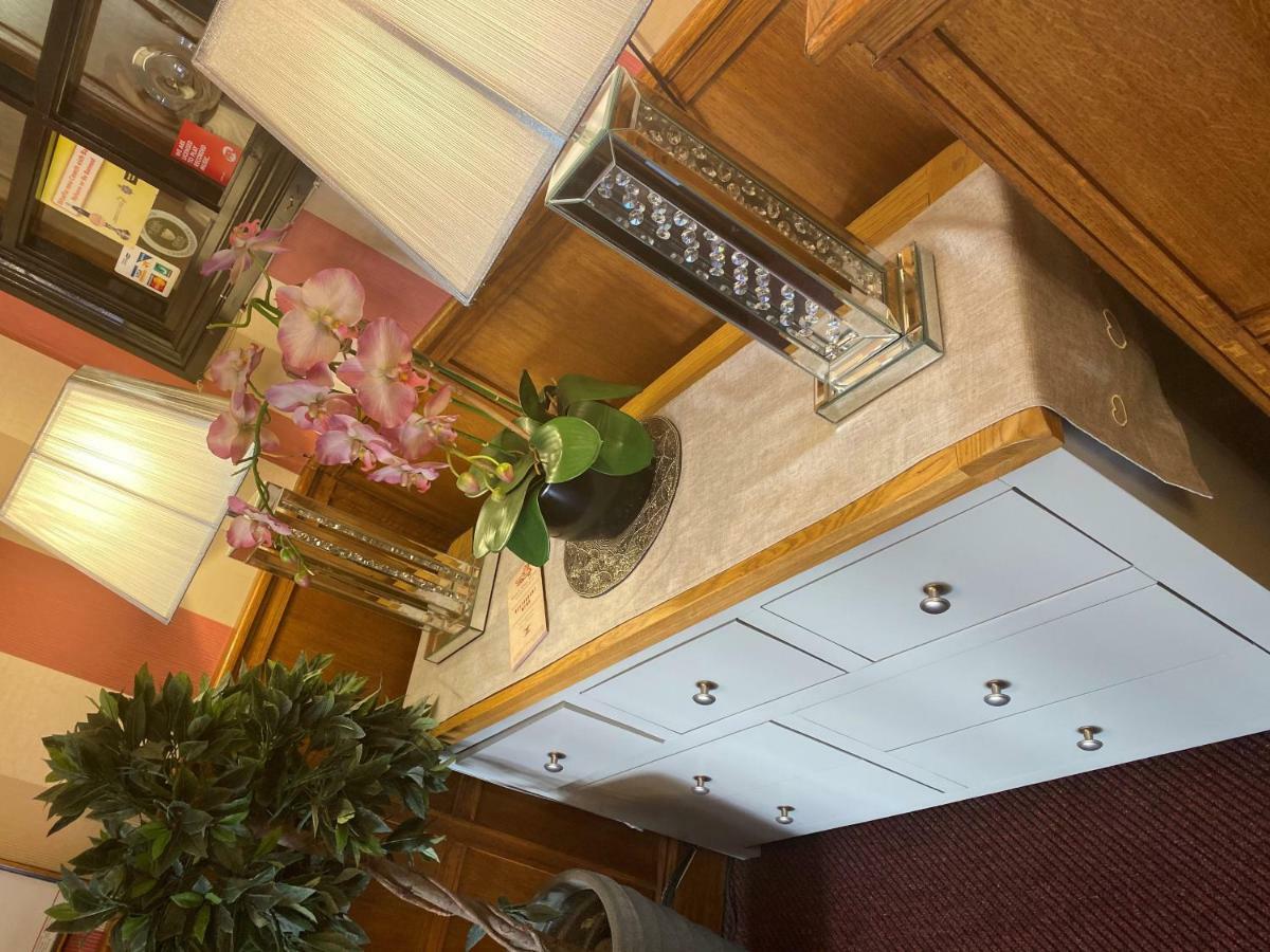 Boars Head Hotel Carmarthen Luaran gambar